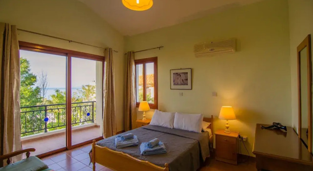 Korona 1 Villa, Prenota Villa Hotel a Neo Chorio con parcheggio, Parcheggio