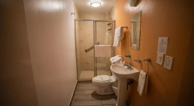 Двухместный номер Standard California Comfort & Suites