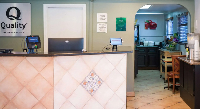 Quality Inn Burbank Airport, Забронировать Отель Бербанк San Fernando Valley