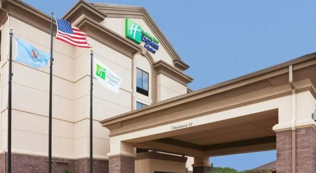 Кровать в общем номере Holiday Inn Express Hotel & Suites Durant by IHG