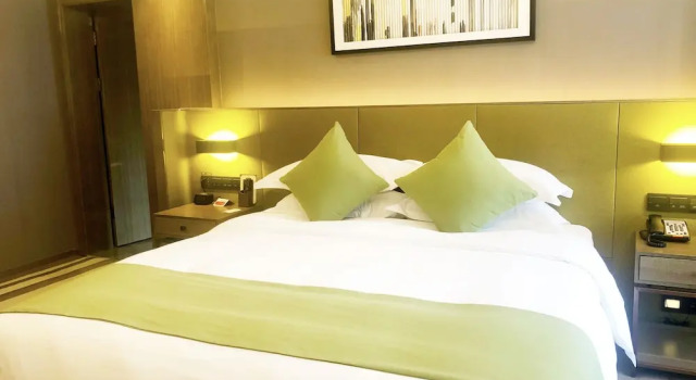 Номер Platinum Leshan Ramada Hotel