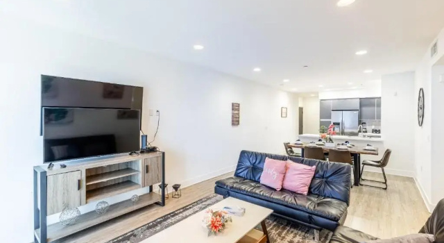 Апартаменты с 3 комнатами Heaven On Hollywood Boulevard Furnished Apartments