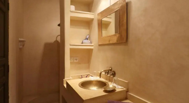 Camera Standard Riad Alwane