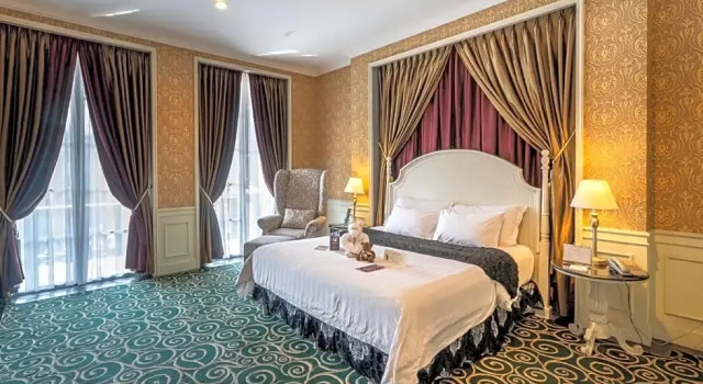 Luksusowy czteroosobowy pokój z widokiem na basen GH Universal Hotel Bandung