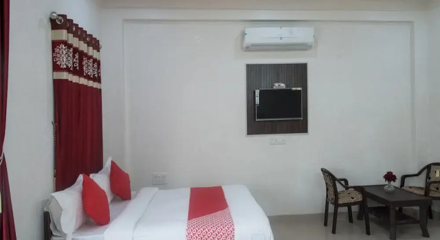 OYO 12131 Vallabh Villas, Забронировать Отель Отели штата Раджастхана с парковкой, Парковка