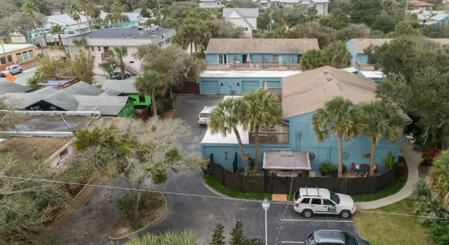 Коттедж New Smyrna Beach Townhouse/flagler Ave/beach/walk Everywhere and Pet Friendly!