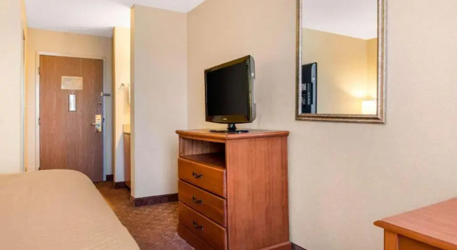 Номер Standard Quality Inn at Bangor Mall