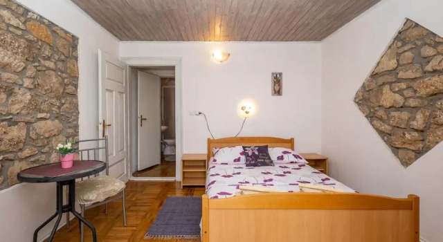 Stunning Home in Jadranovo With Wifi and 5 Bedrooms, Забронировать Отель Отели Приморско-Горанской жупания с парковкой, Парковка