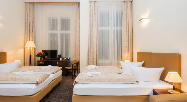 Четырёхместный номер Standard Upper Room Hotel Kurfürstendamm