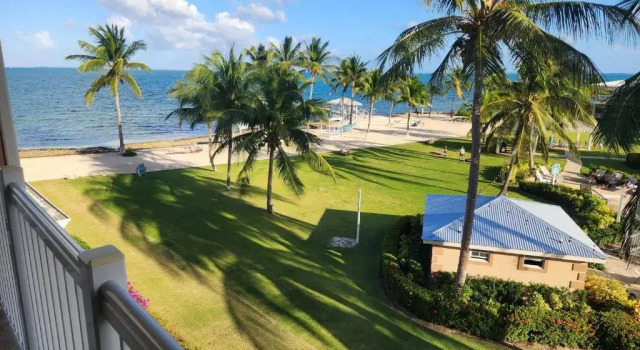 Номер Standard с видом на океан Holiday Inn Resort Grand Cayman by IHG