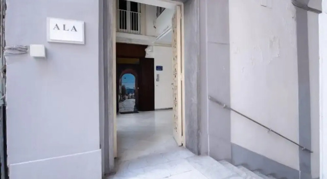 Napoli Experience, Забронировать Отель Пьяцца-дель-Плебишито Неаполь, рядом с Palazzo del Banco di Napoli