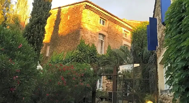 Les Aiguières en Provence, Rezerwuj Hotel Suze-la-Rousse Drôme Provençale