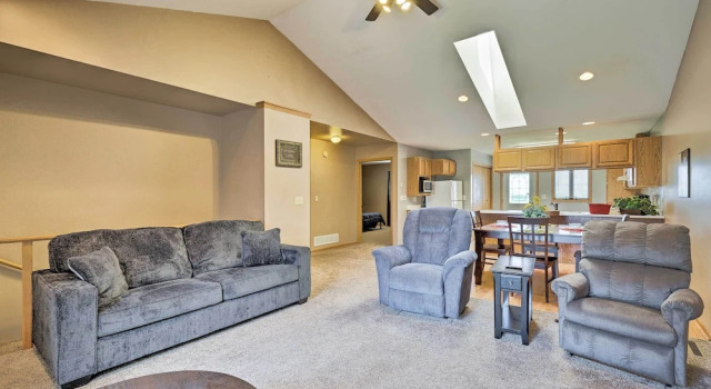 Elwood Townhome w/ Patio - 7 Mi to Johnson Lake, Boek Hotel Elwood Verenigde Staten