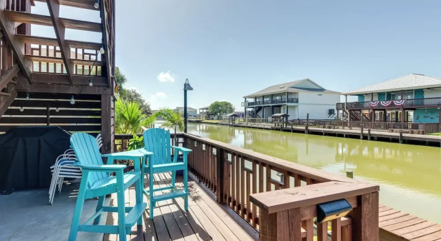 Коттедж Resort Perks: Waterfront Rockport Home!