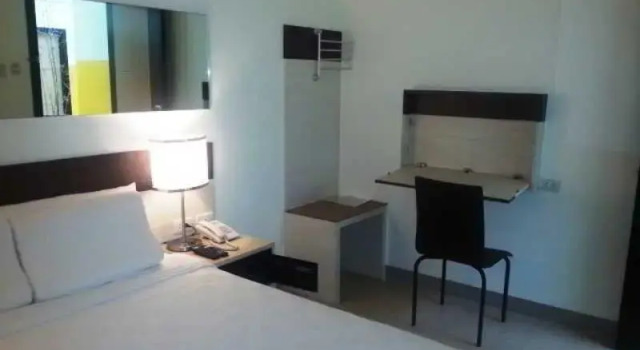 Номер Standard Go Hotels Plus Mandaluyong