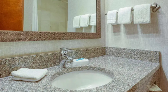 Номер Superior Drury Inn & Suites Indianapolis Northeast