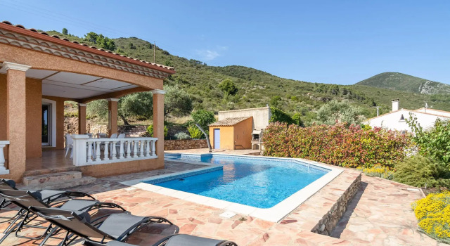 Cozy Villa in Roquebrun with Swimming Pool, Rezervasyon Villa Roquebrun Hérault