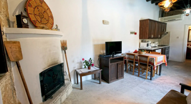 Leonidas Village Houses