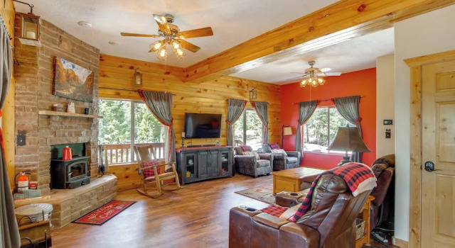 Duck Creek Village Cabin Near National Forest!, Rezerwuj Hotel Duck Creek Village Kane County