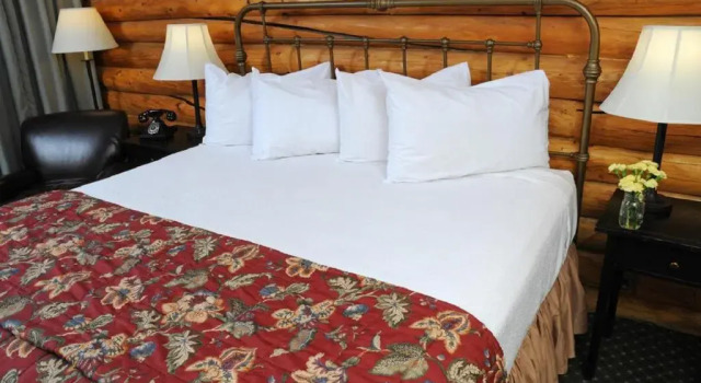 Номер Standard Pikes Waterfront Lodge