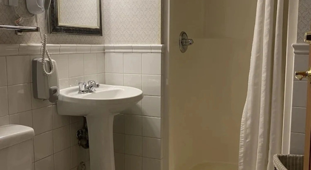 Двухместный номер Economy Kingston Hotel