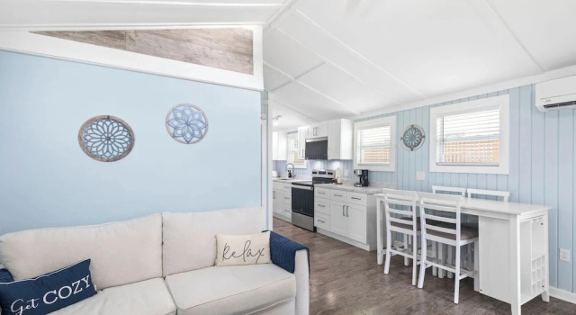The Grinnell Cottage by Avantstay Shared Pool + Backyard Lounge Charming Cottage Steps to Waterfront Dining, Book Feriehus Villaer i Florida, Villa