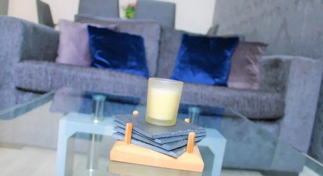 Beautiful 3 bed house Sleeps 6 Free Parking!, Забронировать Отель Отели Бакингемшир с парковкой, Парковка