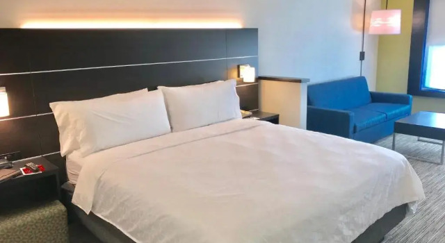 Двухместный люкс Holiday Inn Express & Suites Tracy by IHG