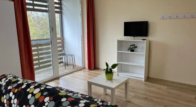 Студия с балконом Suri Bau Apartman