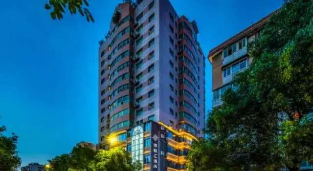 Elite Polink, Забронировать Отель Отели Гуйян с парковкой, рядом с Modern Capital, Парковка