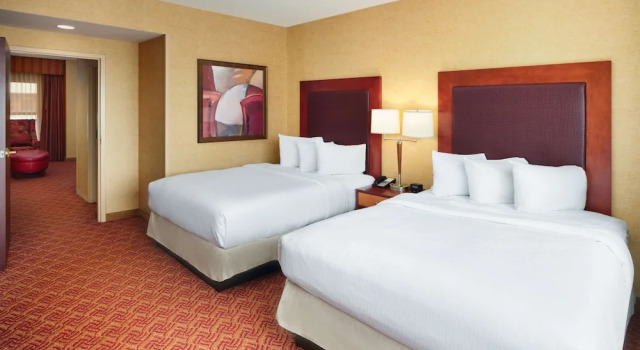 Люкс с 2 комнатами Отель Embassy Suites by Hilton Charlotte Concord Golf Resort & Spa