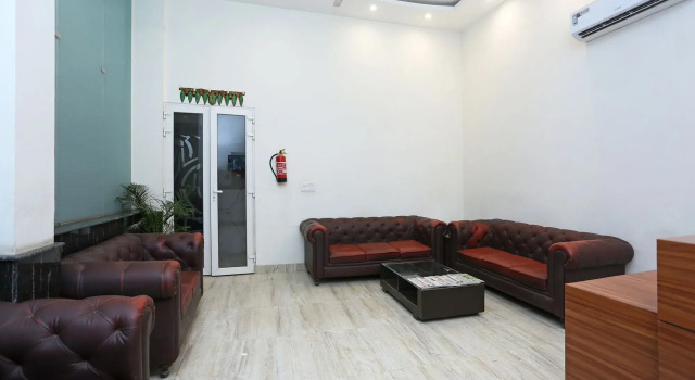 OYO 11340 Hotel Lakshmi Palace, Забронировать Отель Отели Нью-Дели с парковкой, рядом с Дели Аэросити, Парковка