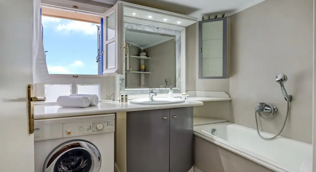 Коттедж с балконом Casa di Elena Venetian Old Town Home