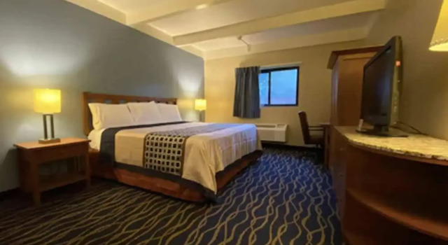 Economy Inn North Randall