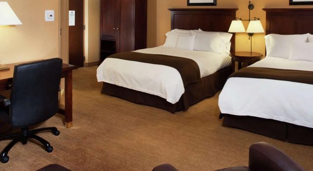 Четырёхместный номер Deluxe DoubleTree by Hilton Cincinnati Airport