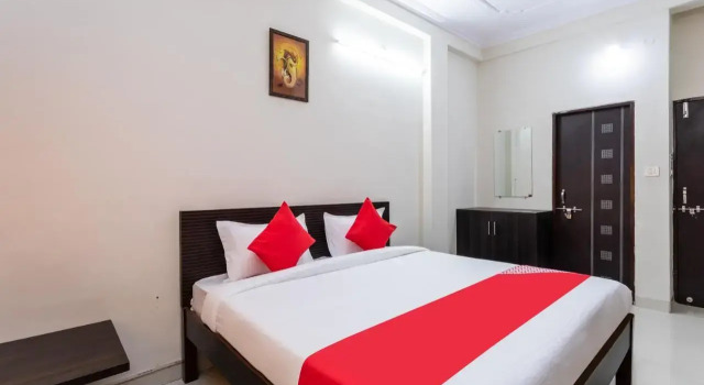 OYO Flagship 70280 Om Gulmohar Avenue