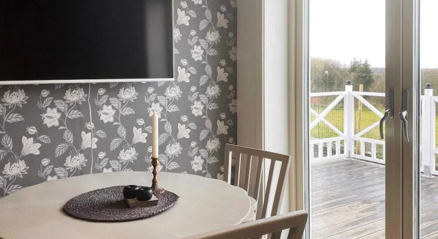 4 Person Holiday Home in Farjestaden, Rezerwuj Dom wakacyjny Domki letniskowe w Småland, Domek