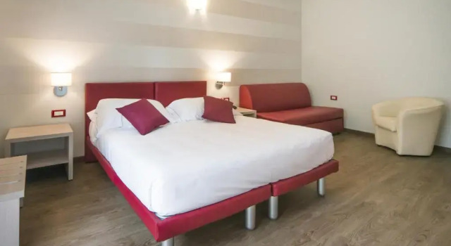 Трёхместный номер Deluxe Hotel Eden Garda