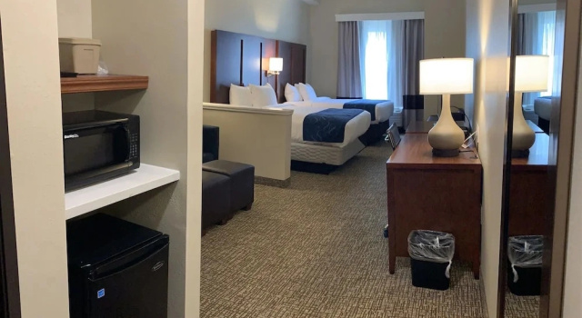 Номер Economy Comfort Suites Daytona Beach-Speedway