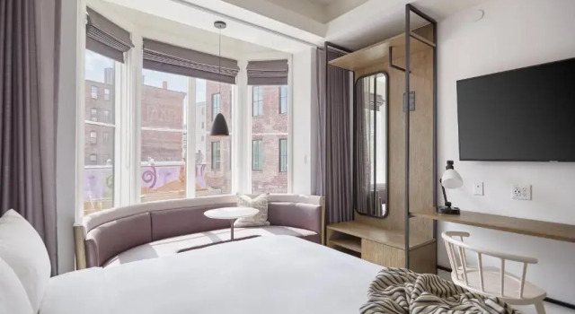 Номер Deluxe 907 Main Hotel Central Square, Sonder By Marriott Bonvoy