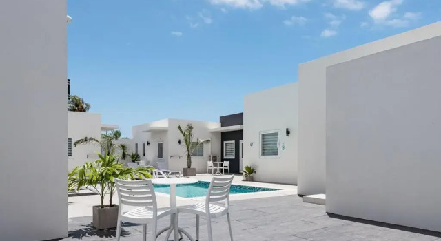 Апартаменты The Palm Leaf Apartments