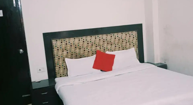Hotel Queens Pearl Inn, Rezervovat Hotel Déhrádún Uttarakhand