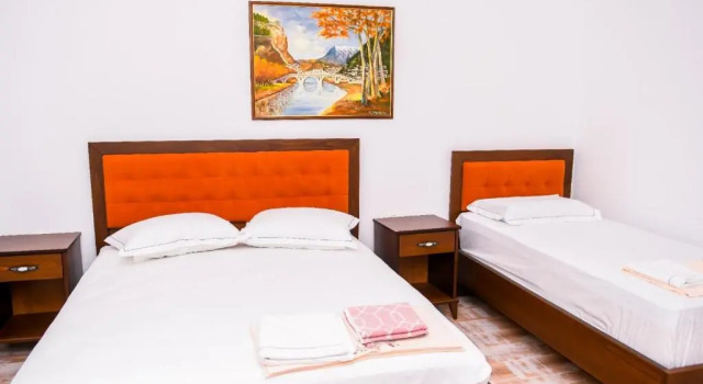 Hotel Vila C plus plus, Buchen Sie Hotel Hotels in Berat mit Parkplatz, Parkplätze