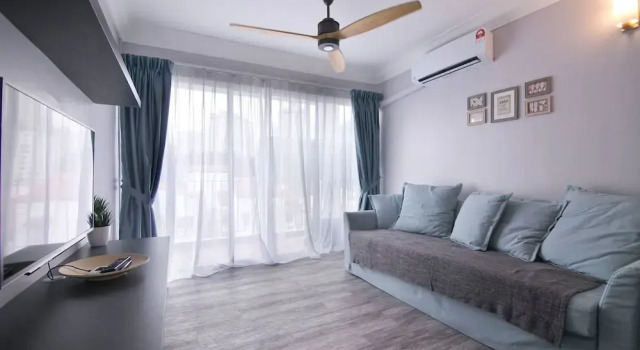 Charming 3BR Home in Quiet Neighbourhood, Забронировать Апарт-отель Отели Федеральной территории Куала-Лумпура 3 звезды, 3*