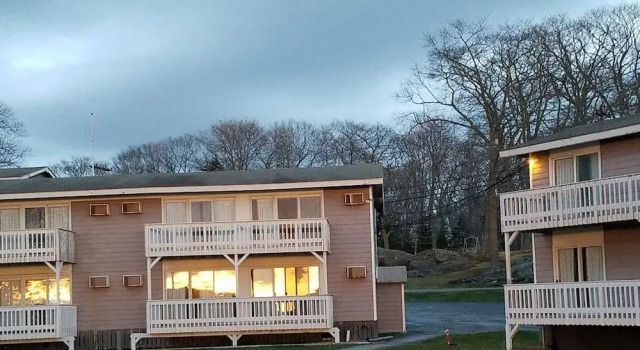 Smuggler's Cove Inn