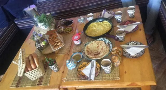 Кровать в общем номере Imsouane soul lodge