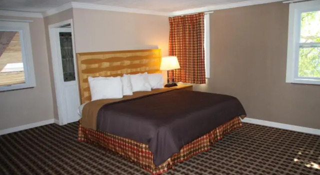 Cape Cod Inn, Rezerwuj Mini-hotel Hotele w New England z parkingiem, Parking