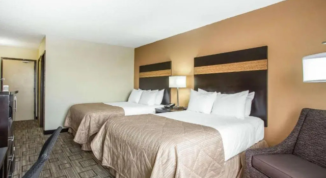 Четырёхместный номер Standard Clarion Hotel Fort Mill Near Amusement Park