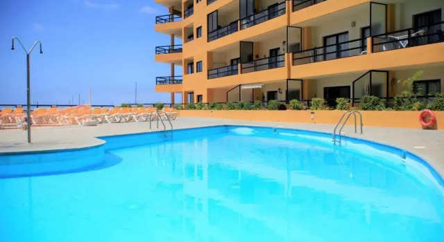 327 - Edf Aguamarina - Vacation Rental Home in the coast line of Golf del Sur, Забронировать Отель Отели Сан-Мигель-де-Абона с парковкой, рядом с Playa Amarilla, Парковка