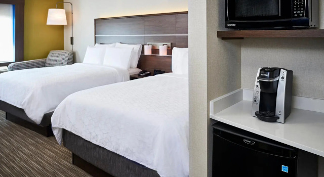 Четырёхместный номер Standard Holiday Inn Express Niagara-On-The-Lake by IHG
